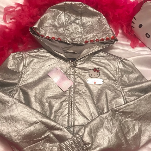 Amazing 🤩 rare y2k metallic silver hello kitty cropped jacket♥️ - Picture 12 of 17